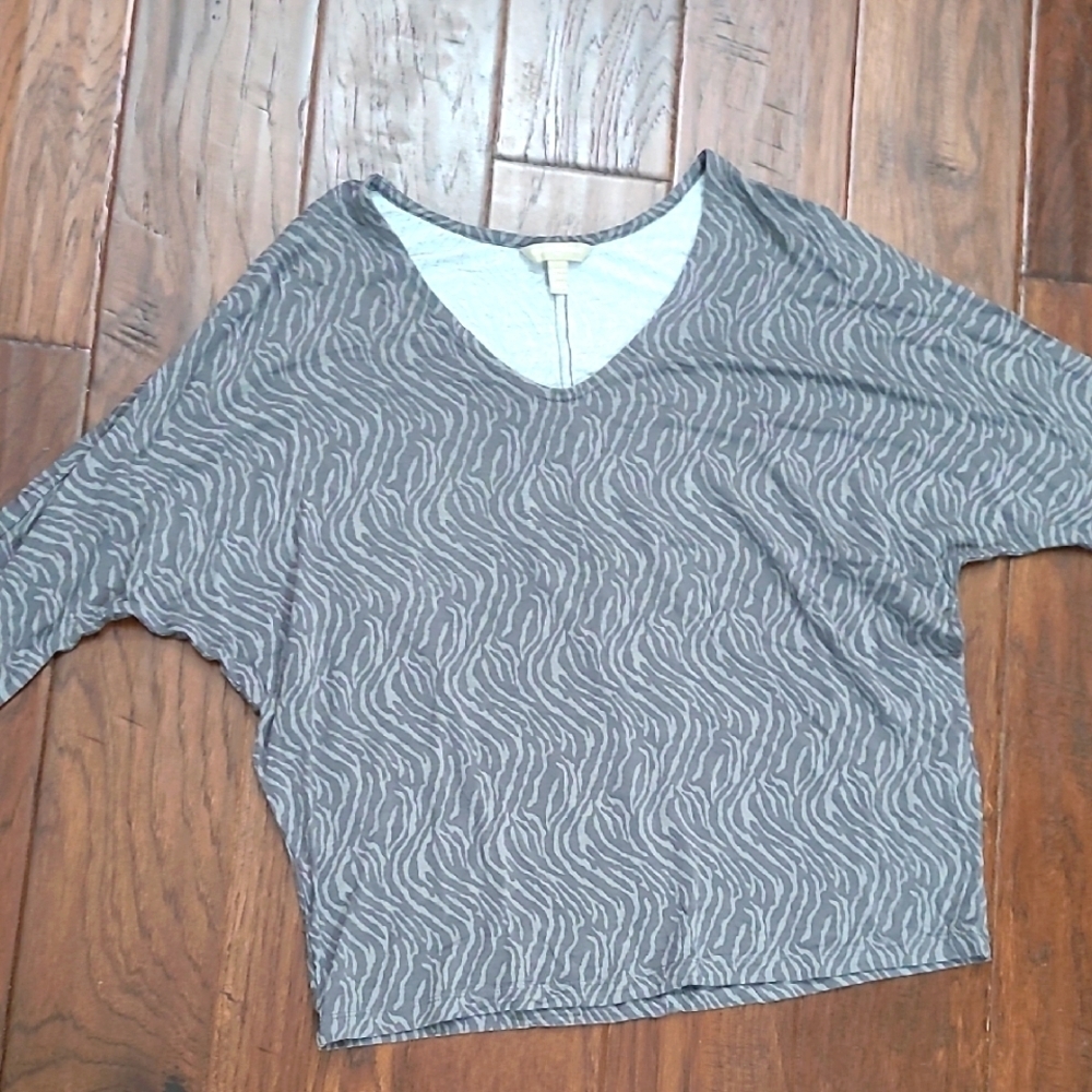 Banana Republic Gray Zebra Print Blouse size Medium Petite
